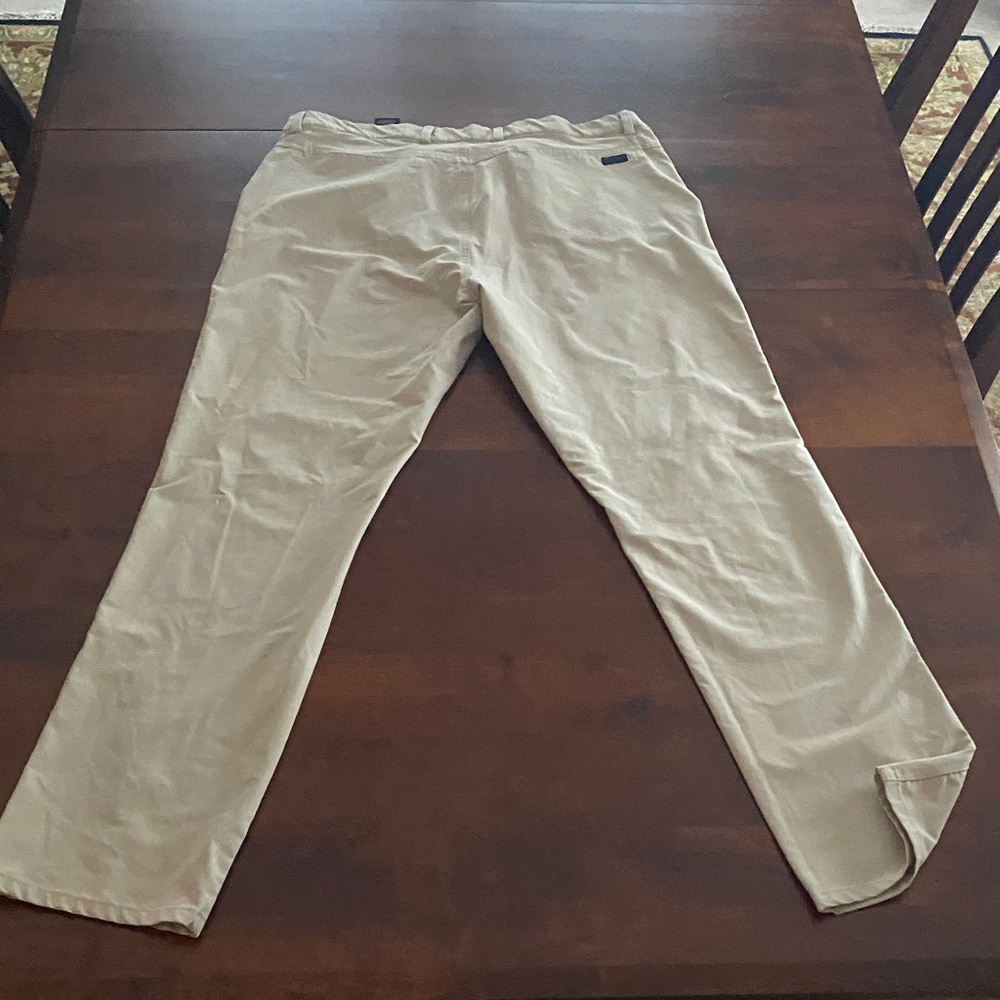 Greg Norman micro luxe 5-pocket stretch Men's Tan/Khaki Golf Pants - Picture 7 of 9